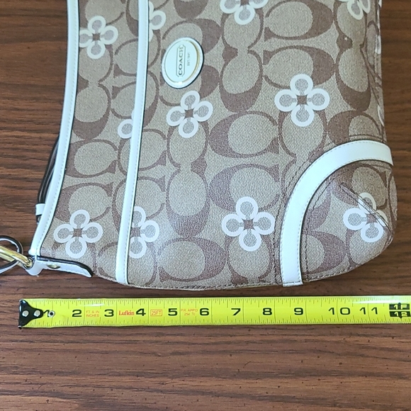 Coach Shoulder Hobo Bag - Picture 8 of 9